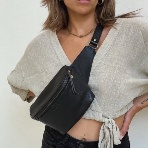 Mandrn Black Leather Crossbody Bag - Picture 1 of 3